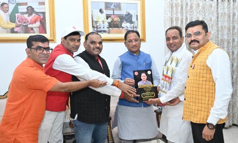 मुख्यमंत्री श्री विष्णु देव साय से भारतीय रेडक्रास सोसायटी के पदाधिकारियों ने की सौजन्य भेंट
