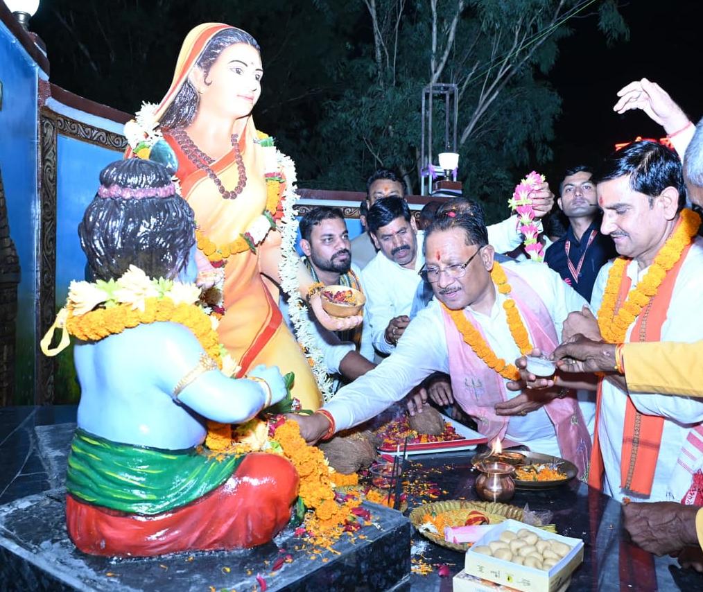सुशासन तिहार 2026: मुख्यमंत्री श्री विष्णु देव साय ने किया मुंगेली नगर के चौक-चौराहों में स्थापित प्रतिमाओं का अनावरण सुशासन तिहार 2026: मुख्यमंत्री श्री विष्णु देव साय ने किया मुंगेली नगर के चौक-चौराहों में स्थापित प्रतिमाओं का अनावरण