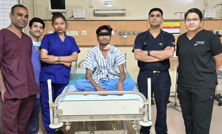 10 साल से खाँसी में खून की समस्या झेल रहे युवक को अम्बेडकर अस्पताल में मिली नई जिंदगी 10 साल से खाँसी में खून की समस्या झेल रहे युवक को अम्बेडकर अस्पताल में मिली नई जिंदगी