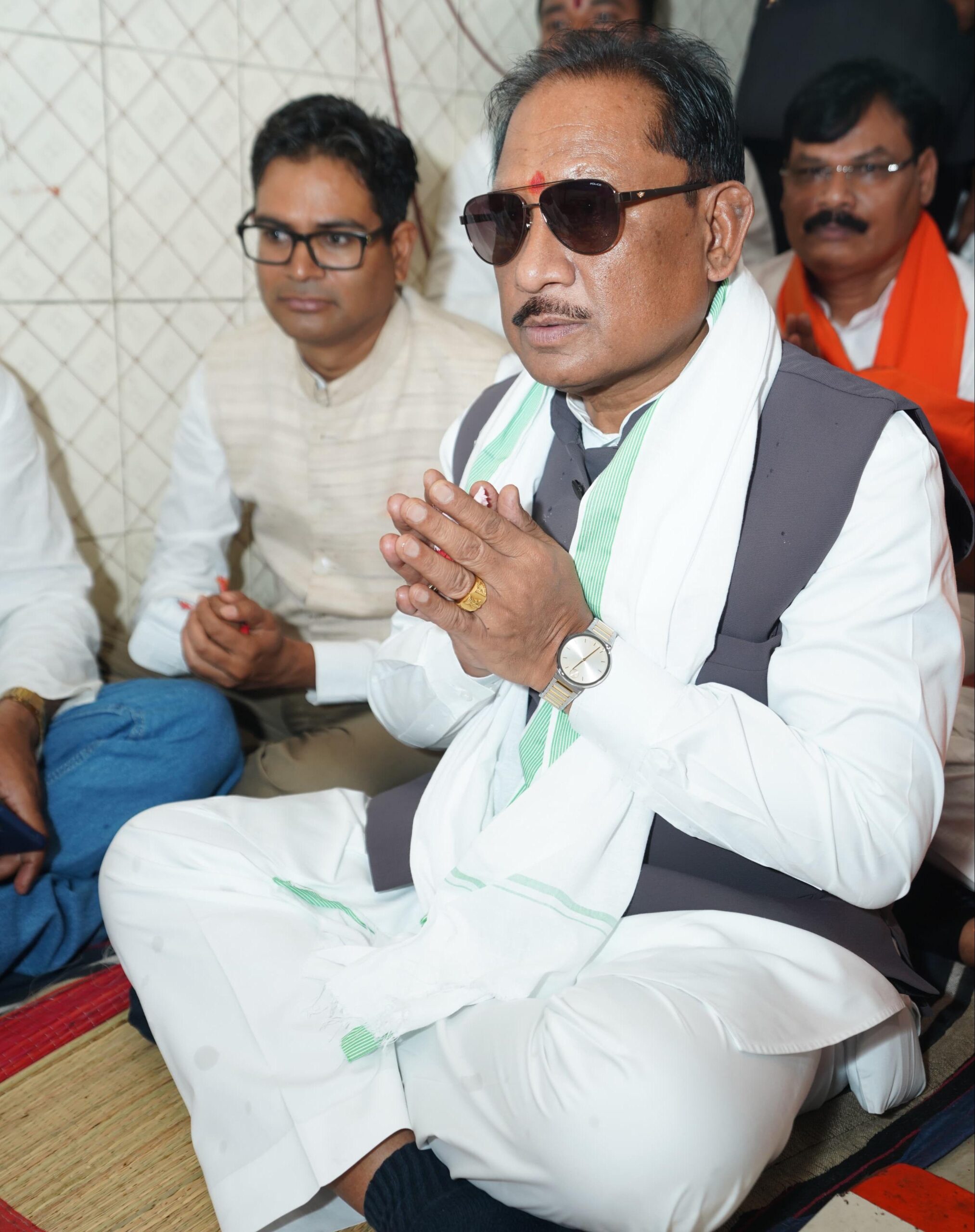 सुशासन तिहार के दौरान मुख्यमंत्री श्री विष्णुदेव साय पहुंचे कोसला धाम सुशासन तिहार के दौरान मुख्यमंत्री श्री विष्णुदेव साय पहुंचे कोसला धाम