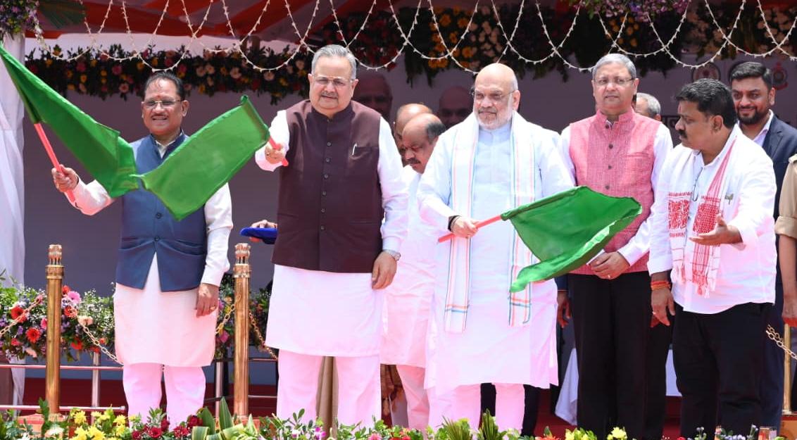 केंद्रीय गृह मंत्री श्री अमित शाह ने रायपुर में अत्याधुनिक ‘नेक्स्ट जेन सीजी डायल-112 सेवा’ और मोबाइल फॉरेंसिक वैन का किया शुभारंभ केंद्रीय गृह मंत्री श्री अमित शाह ने रायपुर में अत्याधुनिक ‘नेक्स्ट जेन सीजी डायल-112 सेवा’ और मोबाइल फॉरेंसिक वैन का किया शुभारंभ