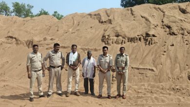 गोबरानवापारा में रेत के अवैध उत्खनन-भण्डारण पर खनिज विभाग की बड़ी कार्रवाई, 2 पोकलेन जब्त-सील गोबरानवापारा में रेत के अवैध उत्खनन-भण्डारण पर खनिज विभाग की बड़ी कार्रवाई, 2 पोकलेन जब्त-सील