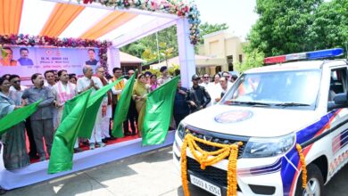 सुरक्षित छत्तीसगढ़ की ओर कदमः ‘नेक्स्ट जेन सीजी डायल-112’ के आधुनिक वाहनों को हरी झंडी सुरक्षित छत्तीसगढ़ की ओर कदमः ‘नेक्स्ट जेन सीजी डायल-112’ के आधुनिक वाहनों को हरी झंडी