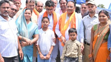 चिरायु योजना से मिली नई जिंदगी: समीरा और नितिन ने मुख्यमंत्री को थैंक यू कार्ड देकर जताया आभार चिरायु योजना से मिली नई जिंदगी: समीरा और नितिन ने मुख्यमंत्री को थैंक यू कार्ड देकर जताया आभार