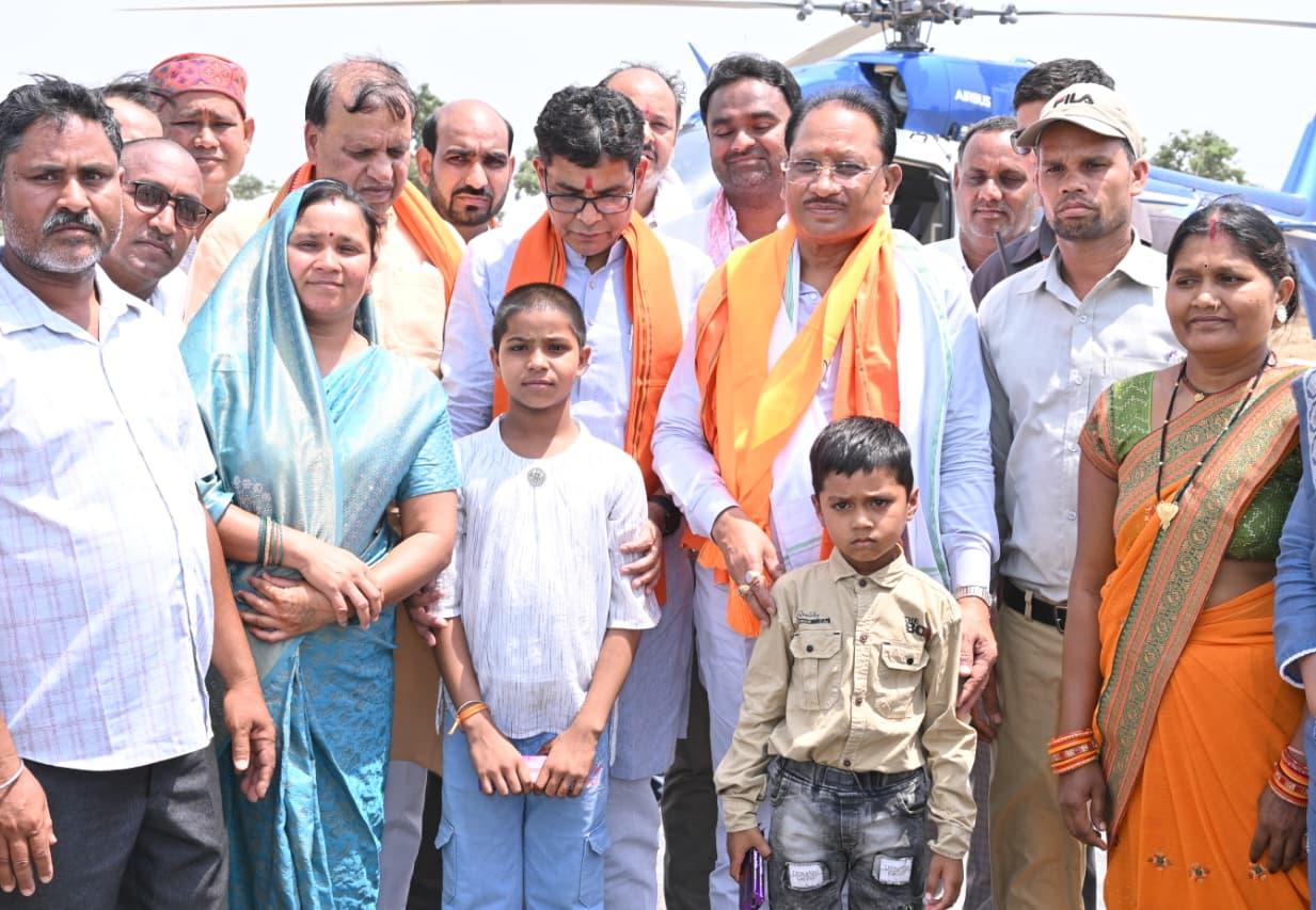चिरायु योजना से मिली नई जिंदगी: समीरा और नितिन ने मुख्यमंत्री को थैंक यू कार्ड देकर जताया आभार चिरायु योजना से मिली नई जिंदगी: समीरा और नितिन ने मुख्यमंत्री को थैंक यू कार्ड देकर जताया आभार