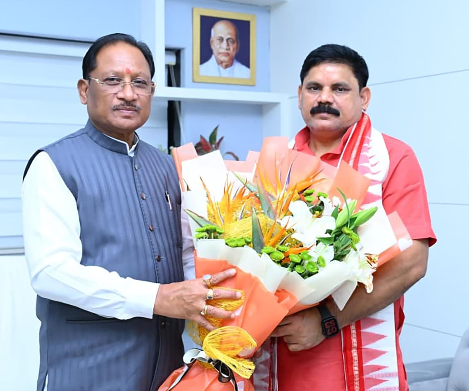 मुख्यमंत्री श्री विष्णुदेव साय से केंद्रीय कोयला एवं खान राज्य मंत्री श्री सतीश चंद्र दुबे ने की सौजन्य मुलाकात मुख्यमंत्री श्री विष्णुदेव साय से केंद्रीय कोयला एवं खान राज्य मंत्री श्री सतीश चंद्र दुबे ने की सौजन्य मुलाकात