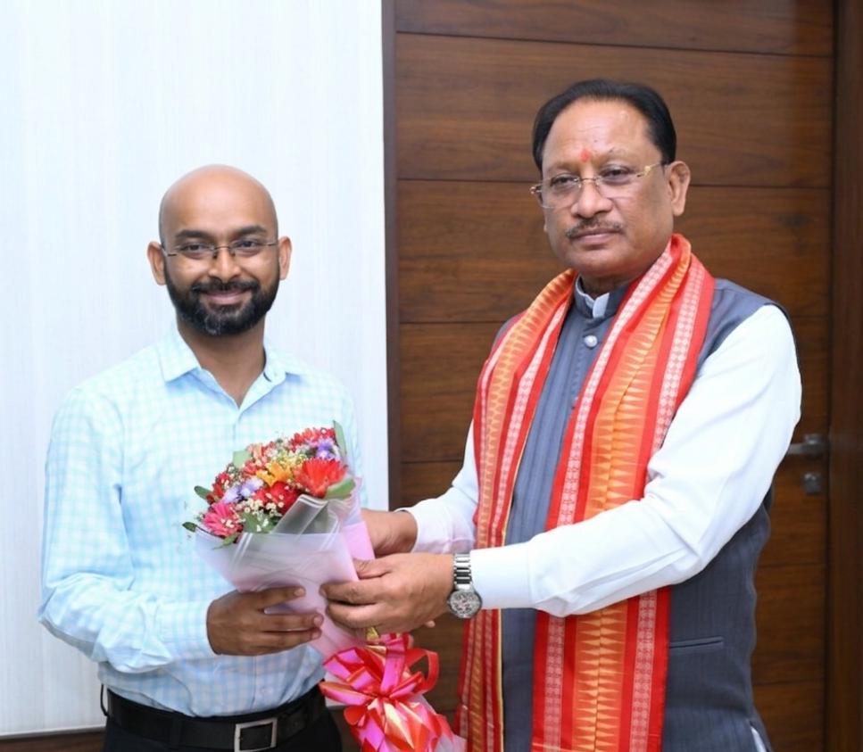 वनांचल के बेटे ने बढ़ाया प्रदेश का मान, आईएफएस बनकर रचा नया इतिहास वनांचल के बेटे ने बढ़ाया प्रदेश का मान, आईएफएस बनकर रचा नया इतिहास