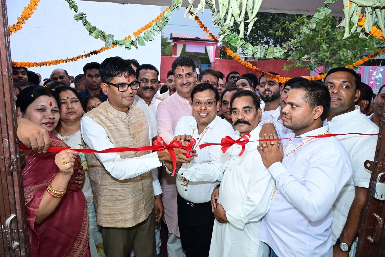 जांजगीर-चांपा के कापन और बलौदा में सामाजिक कार्यक्रमों में शामिल हुए वित्त मंत्री जांजगीर-चांपा के कापन और बलौदा में सामाजिक कार्यक्रमों में शामिल हुए वित्त मंत्री