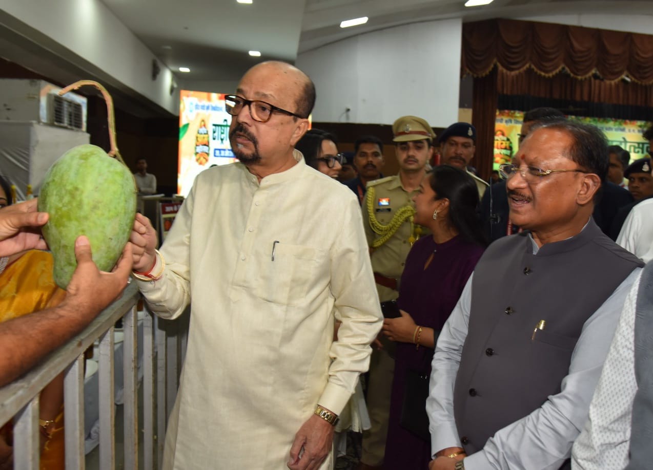 राष्ट्रीय आम महोत्सव का उद्घाटन किया राज्यपाल श्री डेका ने राष्ट्रीय आम महोत्सव का उद्घाटन किया राज्यपाल श्री डेका ने
