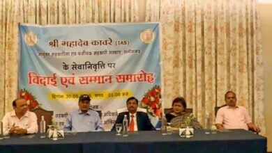 दीर्घ प्रशासनिक सेवाओं के बाद श्री महादेव कावरे को भावभीनी विदाई