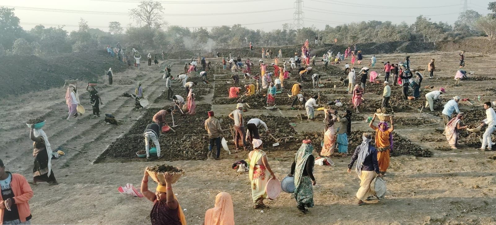 जल संरक्षण के साथ मिल रहा बंपर रोजगार, मोर गांव, मोर तरिया” अभियान से संवर रहे ग्रामीण क्षेत्र जल संरक्षण के साथ मिल रहा बंपर रोजगार, मोर गांव, मोर तरिया” अभियान से संवर रहे ग्रामीण क्षेत्र