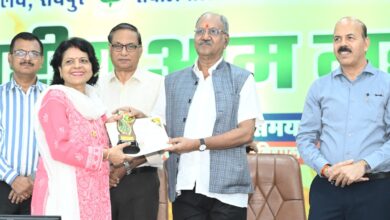 गांवों में अमराई की परंपरा पुनर्जीवित करने की जरूरत: श्री बृजमोहन अग्रवाल गांवों में अमराई की परंपरा पुनर्जीवित करने की जरूरत: श्री बृजमोहन अग्रवाल