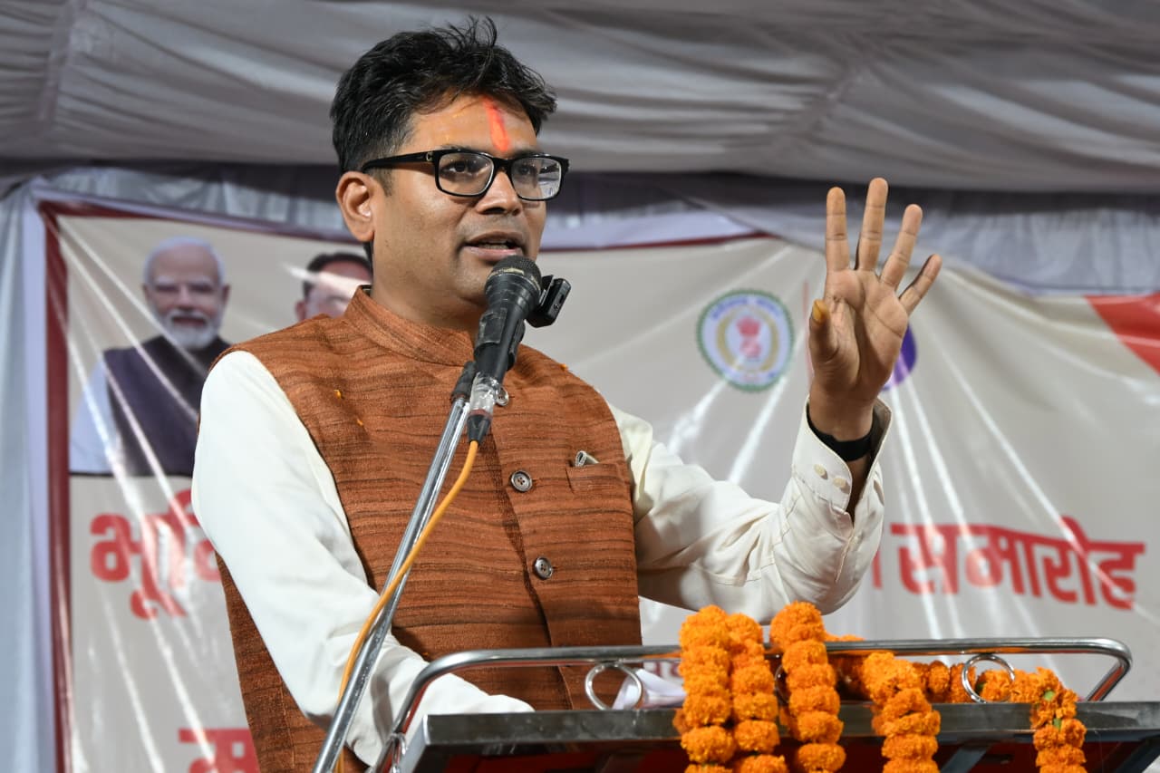 जन्मदिवस की पूर्व संध्या पर मिले स्नेह और शुभकामनाओं के लिए वित्त मंत्री श्री ओ.पी. चौधरी ने जताया आभार जन्मदिवस की पूर्व संध्या पर मिले स्नेह और शुभकामनाओं के लिए वित्त मंत्री श्री ओ.पी. चौधरी ने जताया आभार