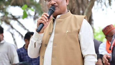 बरगद की छांव में सजी मुख्यमंत्री की चौपाल : सक्ती जिले के ग्राम ठठारी में ग्रामीणों से किया सीधा संवाद बरगद की छांव में सजी मुख्यमंत्री की चौपाल : सक्ती जिले के ग्राम ठठारी में ग्रामीणों से किया सीधा संवाद