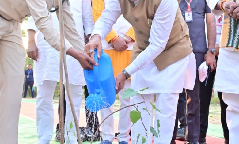 मुख्यमंत्री श्री विष्णु देव साय ने ‘एक पेड़ मां के नाम’ अभियान के तहत किया पीपल का पौधारोपण मुख्यमंत्री श्री विष्णु देव साय ने ‘एक पेड़ मां के नाम’ अभियान के तहत किया पीपल का पौधारोपण