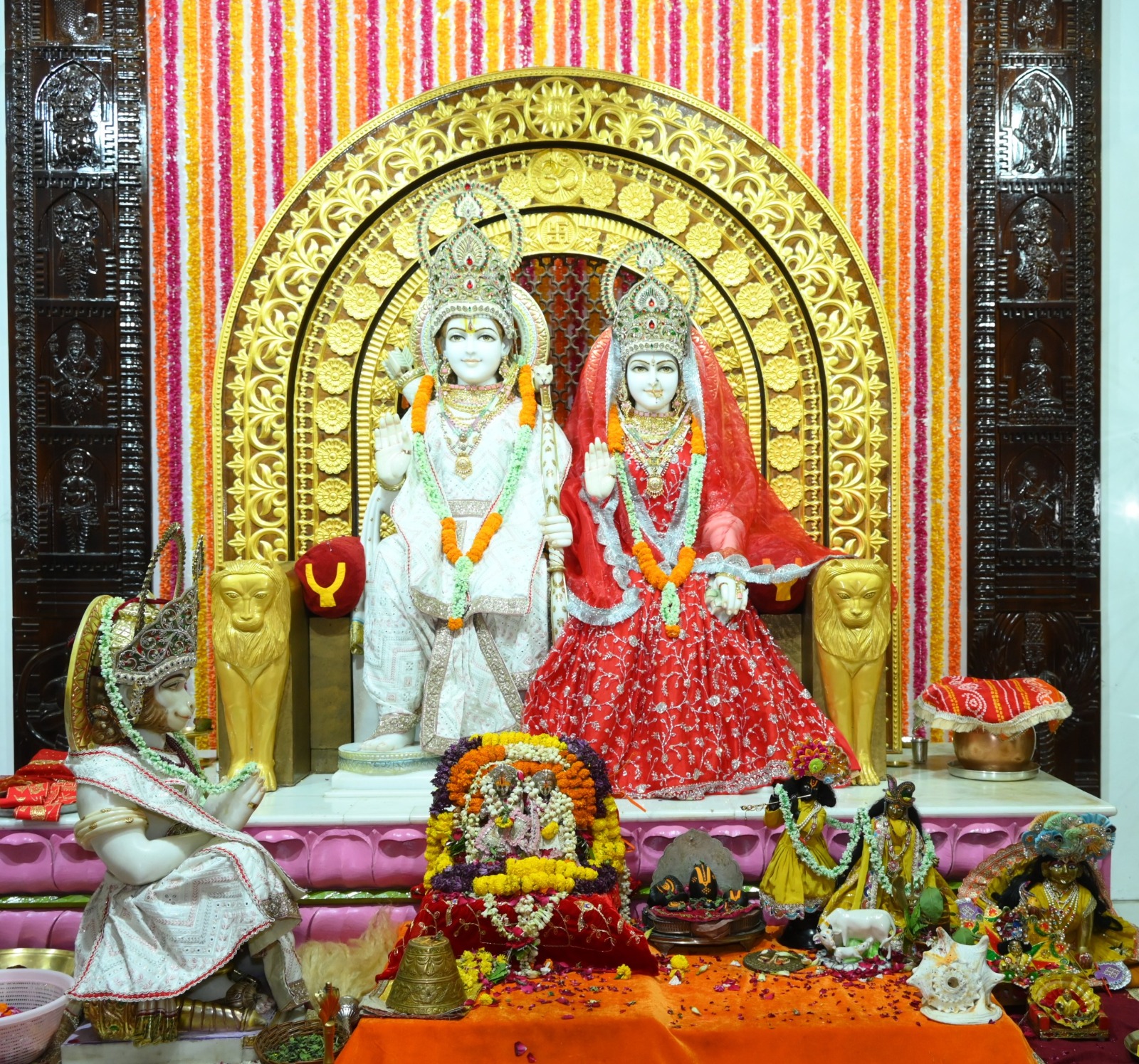 राज्यपाल श्री डेका ने श्री राम मंदिर में की पूजा-अर्चना राज्यपाल श्री डेका ने श्री राम मंदिर में की पूजा-अर्चना