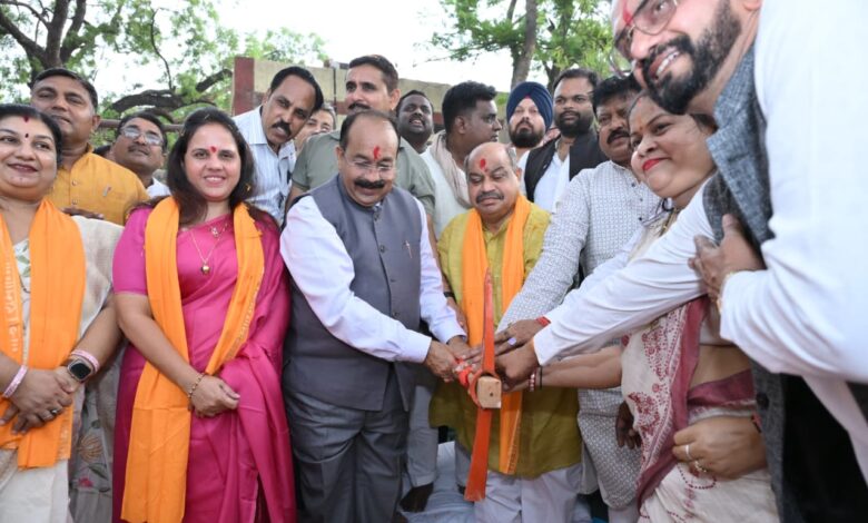 उप मुख्यमंत्री श्री अरुण साव ने 2500 किलोलीटर क्षमता के पानी टंकी निर्माण का किया भूमिपूजन उप मुख्यमंत्री श्री अरुण साव ने 2500 किलोलीटर क्षमता के पानी टंकी निर्माण का किया भूमिपूजन