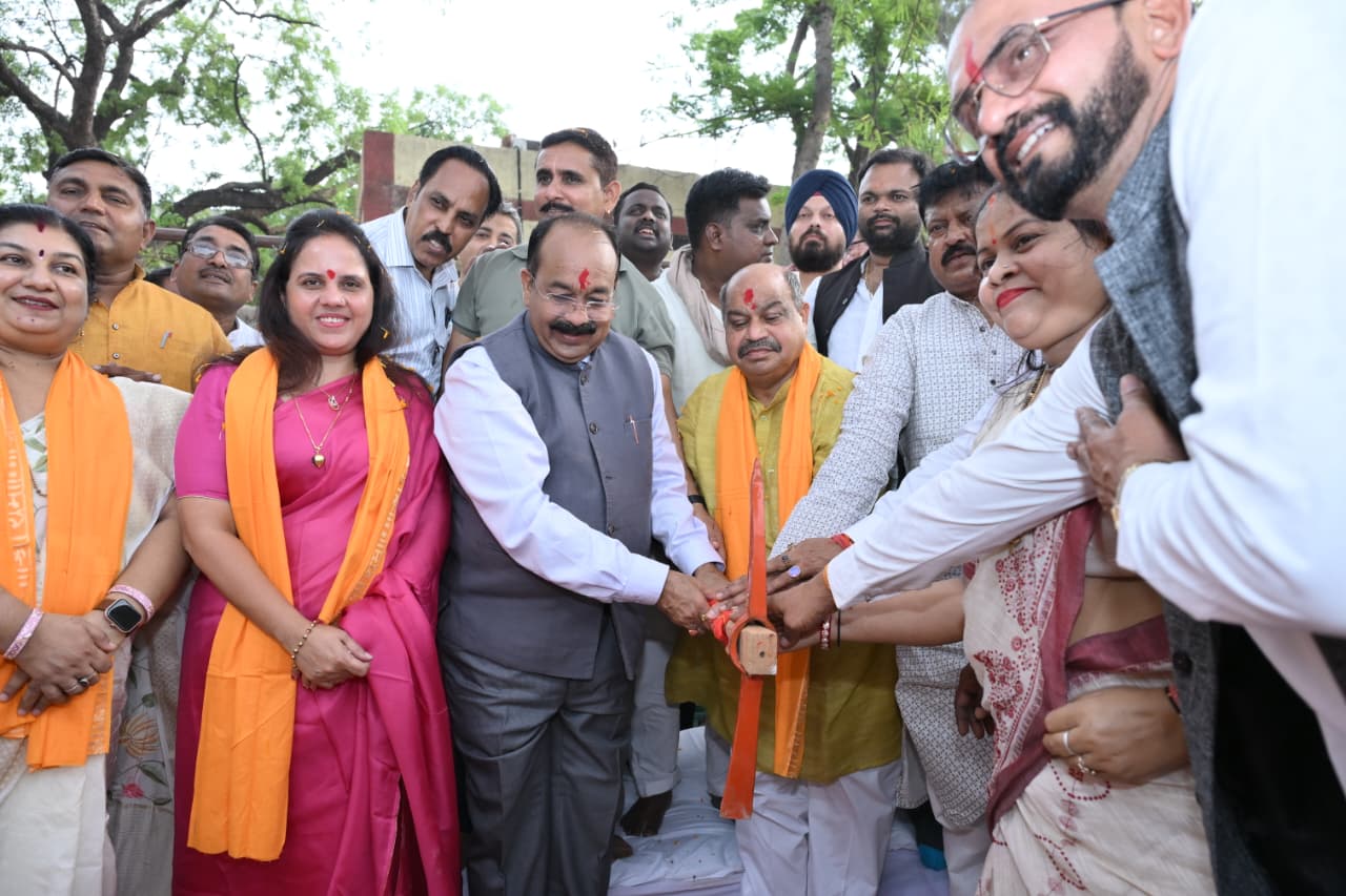 उप मुख्यमंत्री श्री अरुण साव ने 2500 किलोलीटर क्षमता के पानी टंकी निर्माण का किया भूमिपूजन उप मुख्यमंत्री श्री अरुण साव ने 2500 किलोलीटर क्षमता के पानी टंकी निर्माण का किया भूमिपूजन
