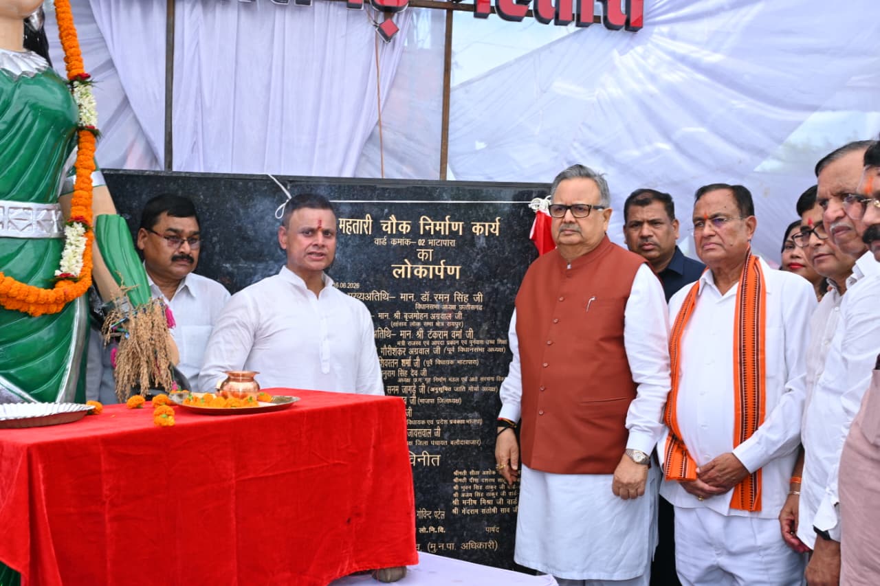 विधानसभा अध्यक्ष डॉ. रमन सिंह ने किया छत्तीसगढ़ महतारी और शहीद खोण्डे की प्रतिमा का अनावरण विधानसभा अध्यक्ष डॉ. रमन सिंह ने किया छत्तीसगढ़ महतारी और शहीद खोण्डे की प्रतिमा का अनावरण