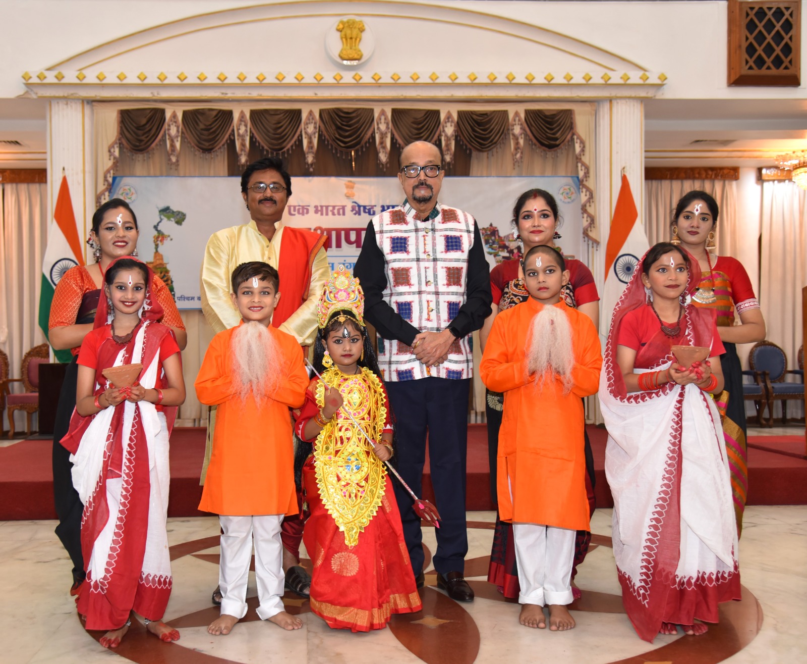 जब हम एक-दूसरे की भाषा, कला और संस्कृति से एकाकार होते है तो राष्ट्र की एकता और अखंडता और मजबूत होती है – राज्यपाल श्री डेका जब हम एक-दूसरे की भाषा, कला और संस्कृति से एकाकार होते है तो राष्ट्र की एकता और अखंडता और मजबूत होती है – राज्यपाल श्री डेका
