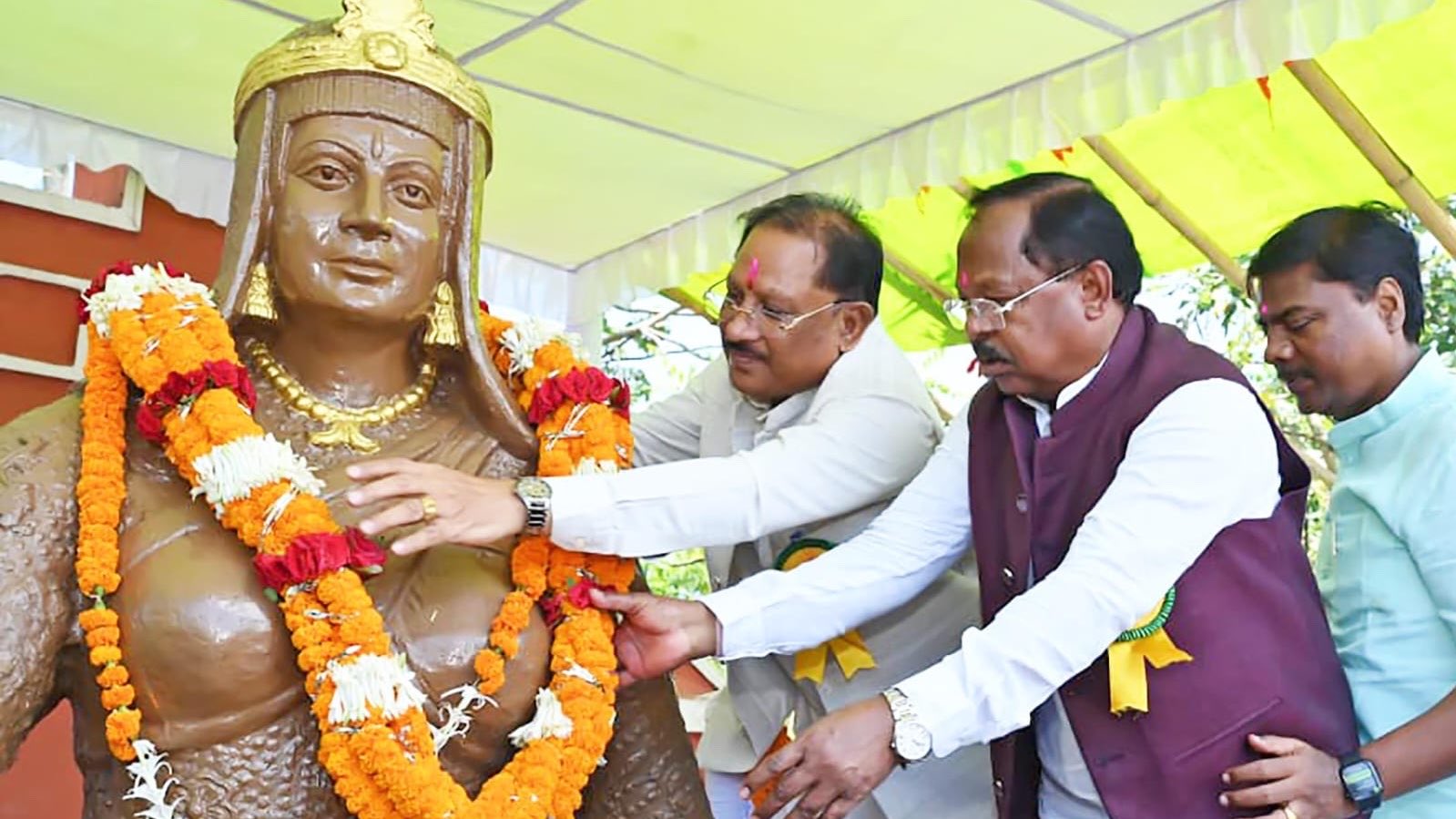 वीरांगना रानी दुर्गावती का शौर्य और बलिदान राष्ट्र की प्रेरणा का अमर स्रोत : मुख्यमंत्री श्री विष्णुदेव साय वीरांगना रानी दुर्गावती का शौर्य और बलिदान राष्ट्र की प्रेरणा का अमर स्रोत : मुख्यमंत्री श्री विष्णुदेव साय