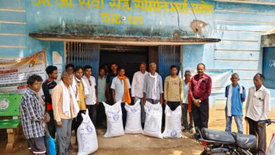 सरकार बनी किसानों की ताकत, जशपुर में रियायती दरों पर मिल रहे खाद-बीज सरकार बनी किसानों की ताकत, जशपुर में रियायती दरों पर मिल रहे खाद-बीज
