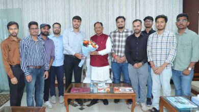 मुख्यमंत्री श्री विष्णुदेव साय ने यूपीएससी प्रारंभिक परीक्षा में सफल ट्राइबल यूथ हॉस्टल के विद्यार्थियों से की मुलाकात