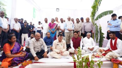 वाणिज्य एवं उद्योग मंत्री श्री लखन लाल देवांगन तथा आवास एवं पर्यावरण मंत्री श्री ओ.पी. चौधरी ने गारमेंट मैन्युफैक्चरिंग यूनिट का किया भूमिपूजन