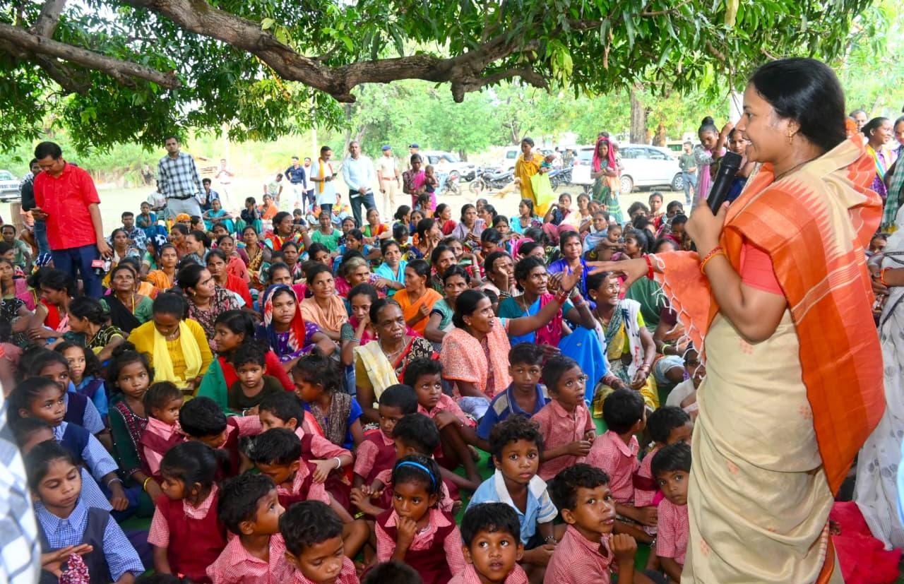 नवविकास की राह पर अग्रसर बस्तर :जगरगुण्डा पहुंचने वाली पहली महिला मंत्री बनी श्रीमती लक्ष्मी राजवाड़े
