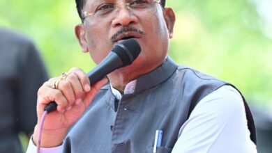 मुख्यमंत्री ने हितग्राहियों को वितरित किए विभिन्न योजनाओं के लाभ: ग्रामीणों से किया आत्मीय संवाद