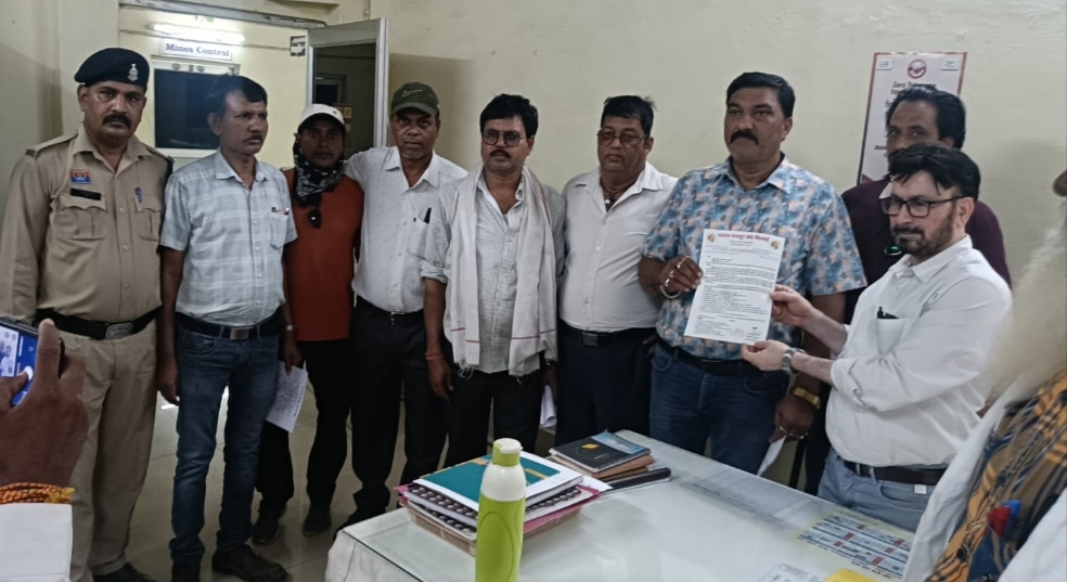 सेल में संविदा कर्मियों की कटौती के विरोध में खदान मजदूर संघ का ज्ञापन, कर्मचारियों की समस्याओं के समाधान की मांग