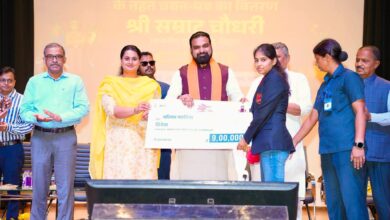 ऊर्जा ऑडिटोरियम, पटना में आयोजित खेल विभाग के कार्यक्रम में ‘मेडल लाओ, नौकरी पाओ’ योजना के तहत अंतरराष्ट्रीय एवं राष्ट्रीय स्तर पर उत्कृष्ट प्रदर्शन करने वाले खिलाड़ियों को नियुक्ति-पत्र एवं खेल छात्रवृत्ति के चयन-पत्र प्रदान किए। ऊर्जा ऑडिटोरियम, पटना में आयोजित खेल विभाग के कार्यक्रम में ‘मेडल लाओ, नौकरी पाओ’ योजना के तहत अंतरराष्ट्रीय एवं राष्ट्रीय स्तर पर उत्कृष्ट प्रदर्शन करने वाले खिलाड़ियों को नियुक्ति-पत्र एवं खेल छात्रवृत्ति के चयन-पत्र प्रदान किए।