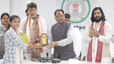 मुख्यमंत्री श्री विष्णुदेव साय ने मेधावी विद्यार्थियों का किया सम्मान