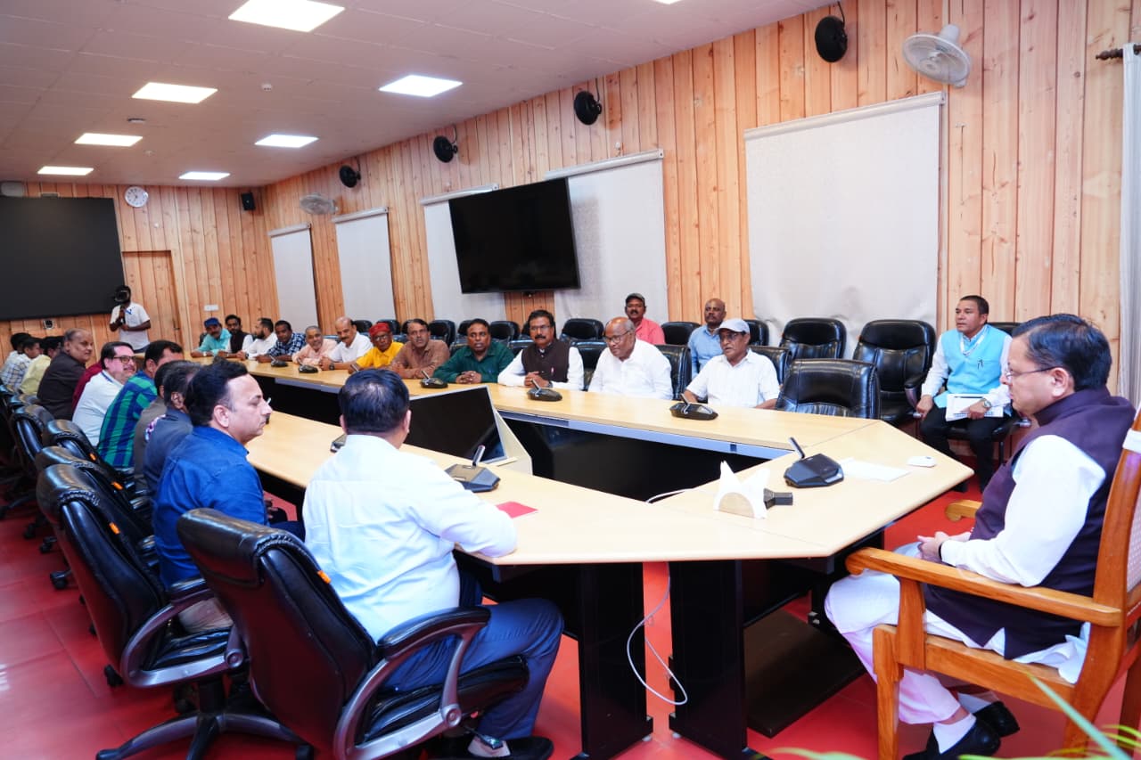 देवभूमि और छत्तीसगढ़ के बीच बढ़ा वैचारिक सेतु:मुख्यमंत्री श्री धामी से मिले छत्तीसगढ़ के मीडिया प्रतिनिधि देवभूमि और छत्तीसगढ़ के बीच बढ़ा वैचारिक सेतु:मुख्यमंत्री श्री धामी से मिले छत्तीसगढ़ के मीडिया प्रतिनिधि