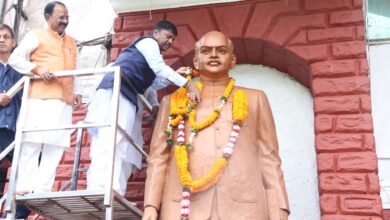 डॉ. श्यामा प्रसाद मुखर्जी की जयंती पर वन मंत्री श्री कश्यप ने अर्पित की पुष्पांजलि डॉ. श्यामा प्रसाद मुखर्जी की जयंती पर वन मंत्री श्री कश्यप ने अर्पित की पुष्पांजलि