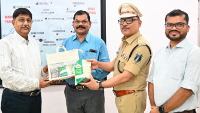 महिला स्व-सहायता समूहों के ‘विष्णु भोग’ चावल की खुशबू पहुंची पुलिस मुख्यालय तक महिला स्व-सहायता समूहों के ‘विष्णु भोग’ चावल की खुशबू पहुंची पुलिस मुख्यालय तक