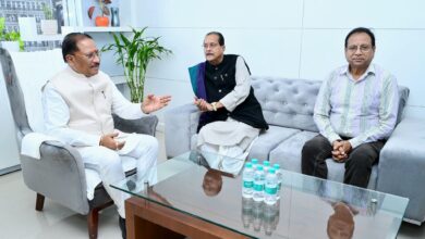 मुख्यमंत्री श्री विष्णु देव साय से झारखंड के वित्त मंत्री श्री राधाकृष्ण किशोर से की सौजन्य भेंट