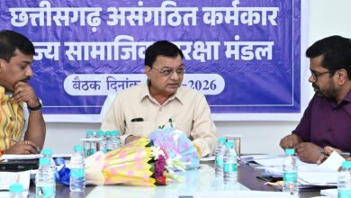 श्रम मंत्री की बैठक में बड़ा फैसला- असंगठित श्रमिकों के लिए बनेंगी नई योजनाएं श्रम मंत्री की बैठक में बड़ा फैसला- असंगठित श्रमिकों के लिए बनेंगी नई योजनाएं