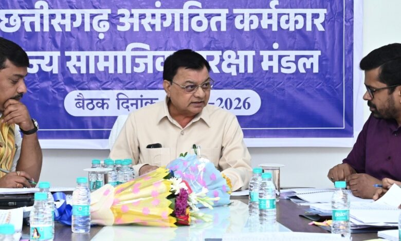 श्रम मंत्री की बैठक में बड़ा फैसला- असंगठित श्रमिकों के लिए बनेंगी नई योजनाएं श्रम मंत्री की बैठक में बड़ा फैसला- असंगठित श्रमिकों के लिए बनेंगी नई योजनाएं