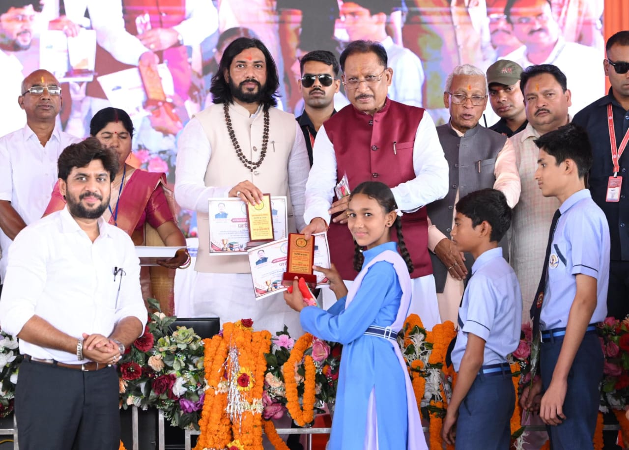 सुशासन के संकल्प को मिली नई मजबूती, आरंग विधानसभा को 128 करोड़ रुपये से अधिक के विकास कार्यों की सौगात सुशासन के संकल्प को मिली नई मजबूती, आरंग विधानसभा को 128 करोड़ रुपये से अधिक के विकास कार्यों की सौगात