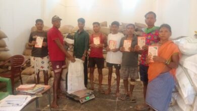 नारायणपुर जिला प्रशासन की अनूठी पहल- दुर्गम वनांचल गांवों तक ट्रैक्टर से पहुंचाया गया नारायणपुर जिला प्रशासन की अनूठी पहल- दुर्गम वनांचल गांवों तक ट्रैक्टर से पहुंचाया गया
