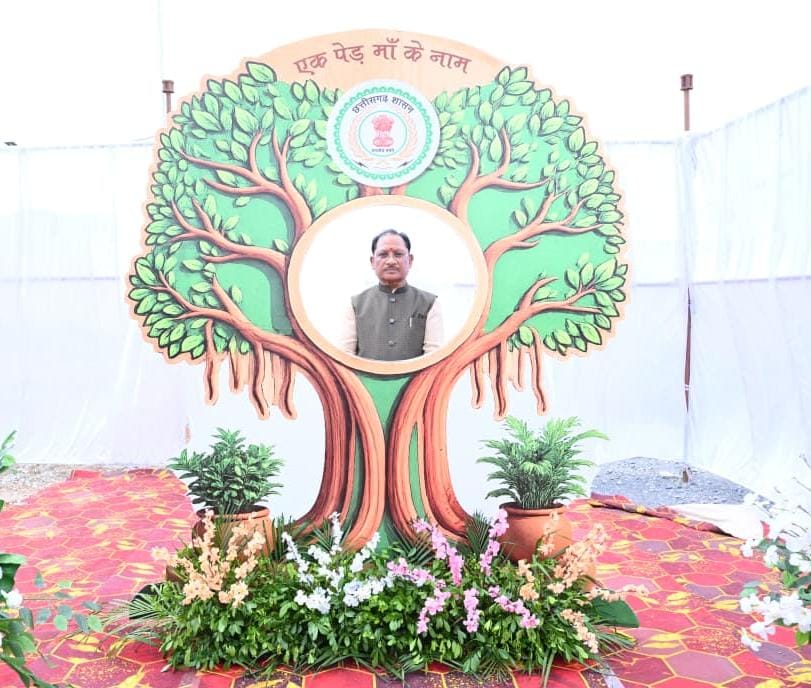 ‘एक पेड़ मां के नाम’ अभियान 3.0, विधानसभा परिसर में सीएम श्री विष्णु देव साय और डॉ. रमन सिंह ने लगाया रुद्राक्ष का पौधा ‘एक पेड़ मां के नाम’ अभियान 3.0, विधानसभा परिसर में सीएम श्री विष्णु देव साय और डॉ. रमन सिंह ने लगाया रुद्राक्ष का पौधा