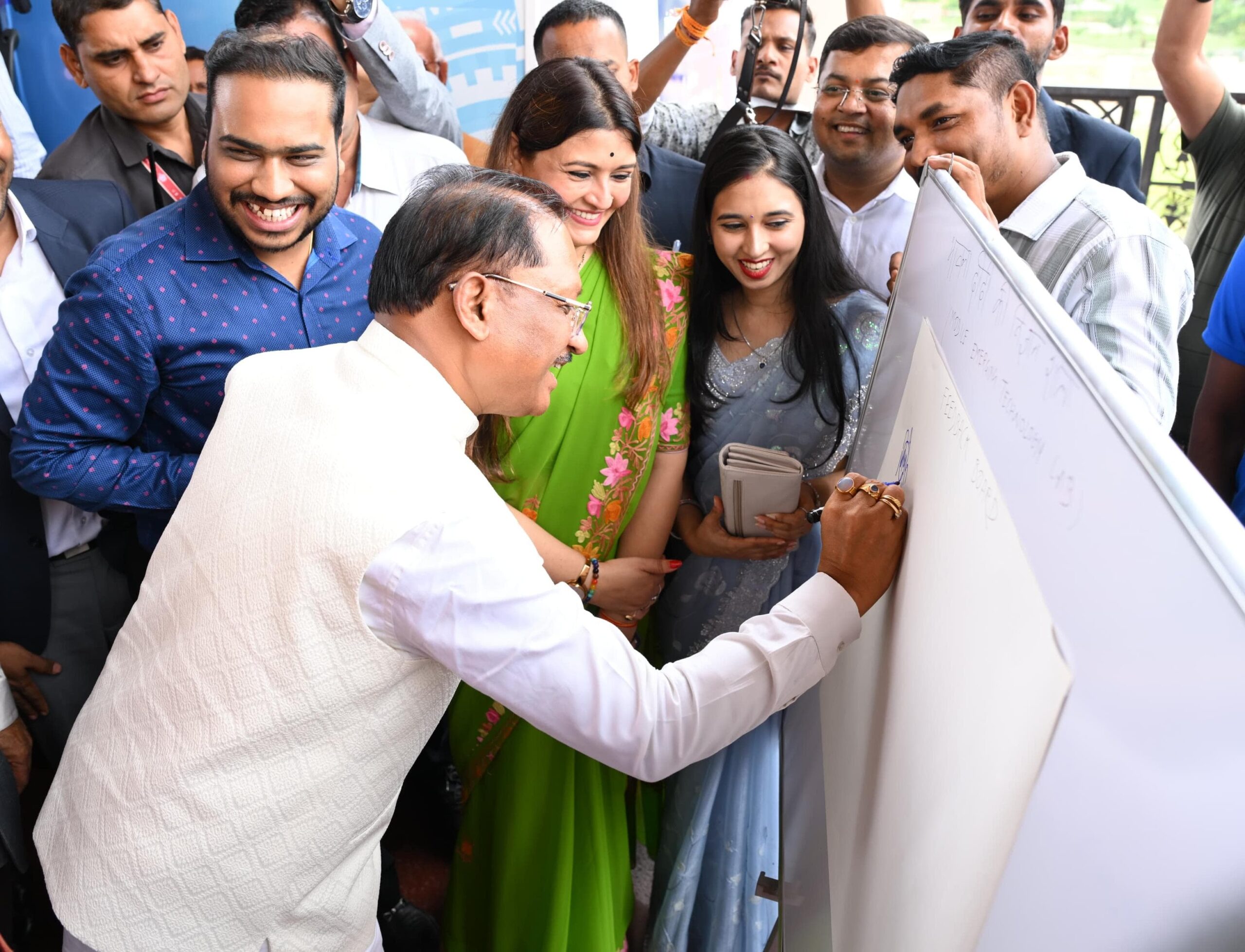 ग्रामीण विद्यार्थियों को आधुनिक तकनीकों से जोड़ना विकसित छत्तीसगढ़ की दिशा में महत्वपूर्ण कदम : मुख्यमंत्री श्री विष्णुदेव साय