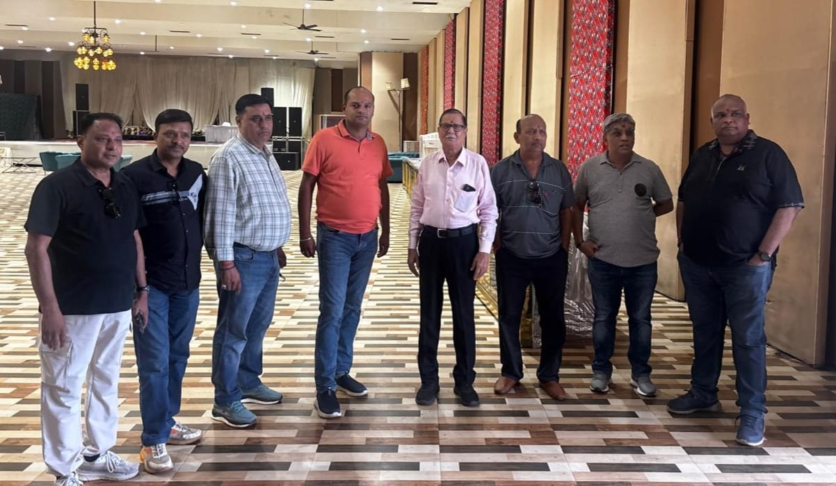 सरगुजा पर्यटन को नई उड़ान देने की पहल : फेम ट्रिप के अंतर्गत टूर ऑपरेटर्स ने अम्बिकापुर के आतिथ्य और होटल सुविधाओं का लिया अनुभव सरगुजा पर्यटन को नई उड़ान देने की पहल : फेम ट्रिप के अंतर्गत टूर ऑपरेटर्स ने अम्बिकापुर के आतिथ्य और होटल सुविधाओं का लिया अनुभव