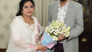राज्यपाल श्री डेका से महिला आयोग की अध्यक्ष ने भेंट की राज्यपाल श्री डेका से महिला आयोग की अध्यक्ष ने भेंट की