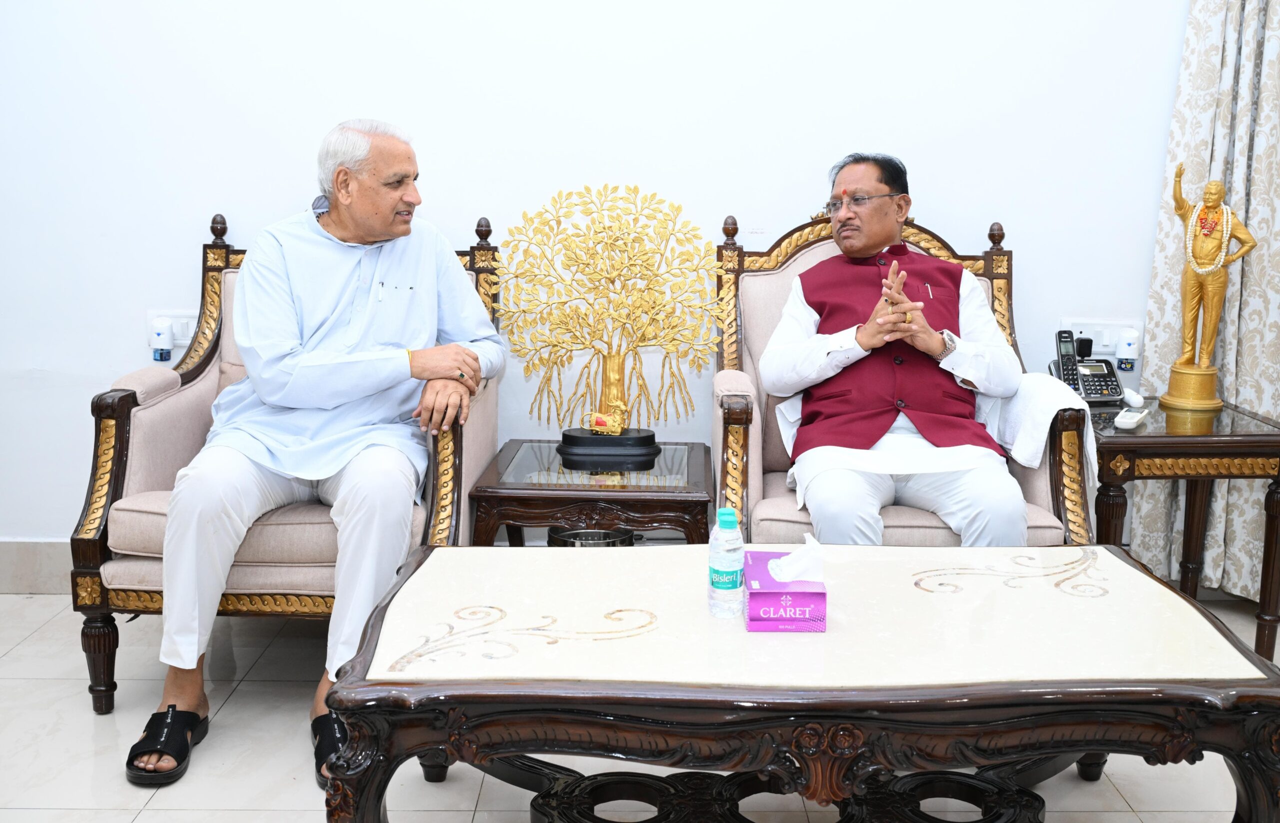 मुख्यमंत्री श्री विष्णुदेव साय से लघु उद्योग भारती के प्रतिनिधिमंडल ने की सौजन्य मुलाकात : 14वें इंडिया इंडस्ट्रियल फेयर की तैयारियों पर हुई चर्चा मुख्यमंत्री श्री विष्णुदेव साय से लघु उद्योग भारती के प्रतिनिधिमंडल ने की सौजन्य मुलाकात : 14वें इंडिया इंडस्ट्रियल फेयर की तैयारियों पर हुई चर्चा