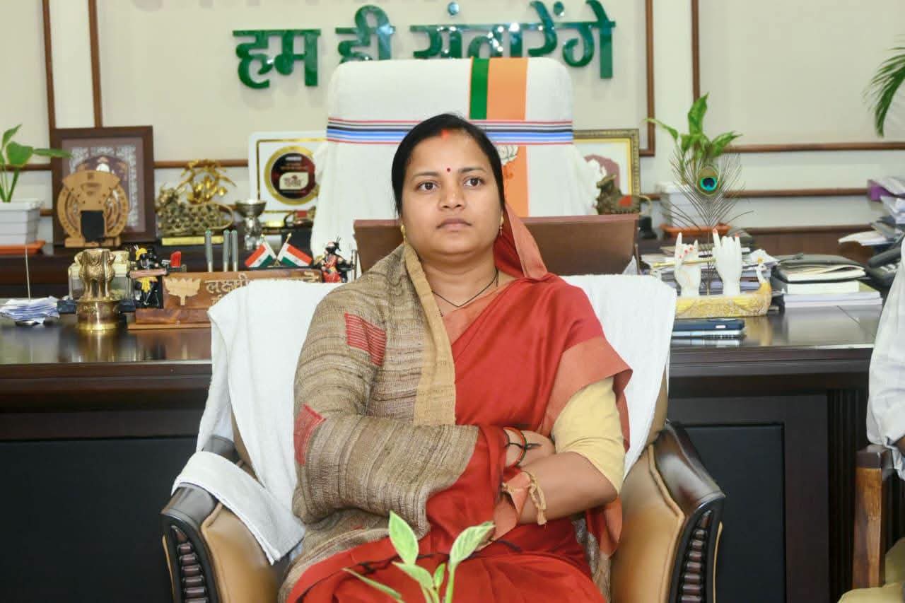 मन की बात’ से विकसित भारत का संकल्प हुआ और मजबूत: प्रधानमंत्री के प्रेरक संदेशों का मंत्री श्रीमती लक्ष्मी राजवाड़े ने किया श्रवण