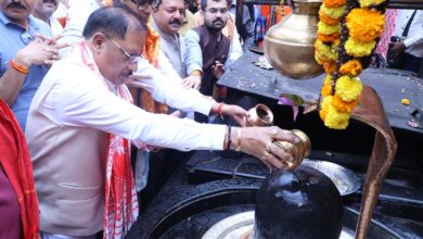 गुरु पूर्णिमा पर कोसमनारा पहुंचे मुख्यमंत्री श्री विष्णु देव साय, सत्यनारायण बाबा धाम में की पूजा-अर्चना