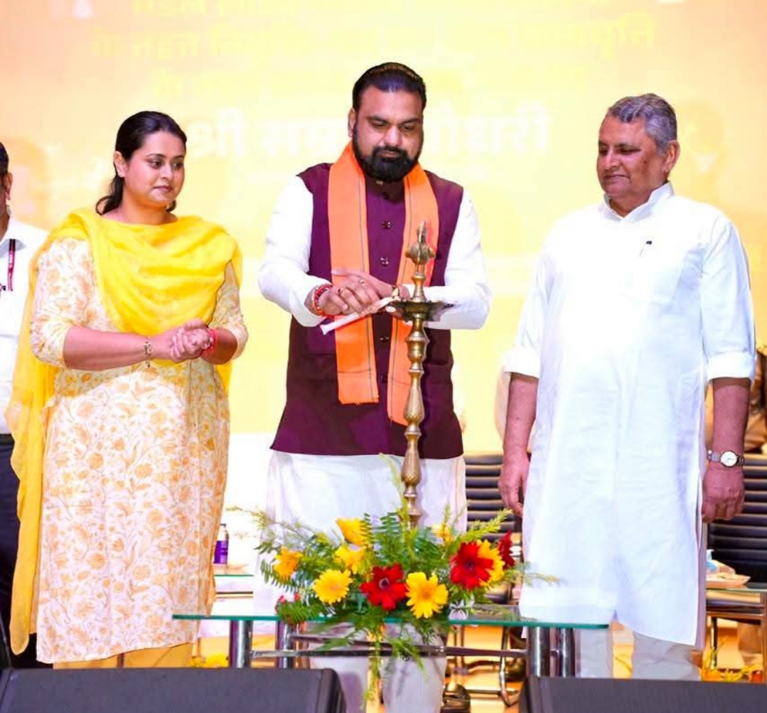 माननीय मुख्यमंत्री श्री सम्राट चौधरी जी ने आज ऊर्जा ऑडिटोरियम, राजवंशीनगर, पटना में खेल विभाग द्वारा आयोजित कार्यक्रम में ‘मेडल लाओ, नौकरी पाओ’ योजना के अंतर्गत अंतरराष्ट्रीय स्तर के खिलाड़ियों आकाश दीप एवं मुकेश कुमार सहित कुल 19 उत्कृष्ट खिलाड़ियों को नियुक्ति-पत्र प्रदान कर उन्हें उज्ज्वल भविष्य के लिए शुभकामनाएँ दीं।