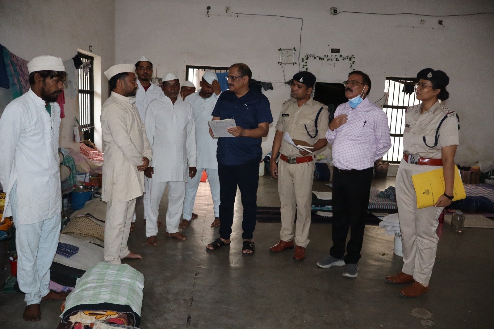 डीजी जेल हिमांशु गुप्ता ने बिलासपुर केंद्रीय जेल का किया आकस्मिक निरीक्षण डीजी जेल हिमांशु गुप्ता ने बिलासपुर केंद्रीय जेल का किया आकस्मिक निरीक्षण